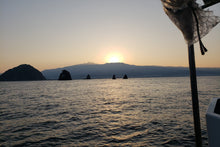 画像をギャラリービューアに読み込む, 船上から見る瀬戸内の海に沈む夕陽
